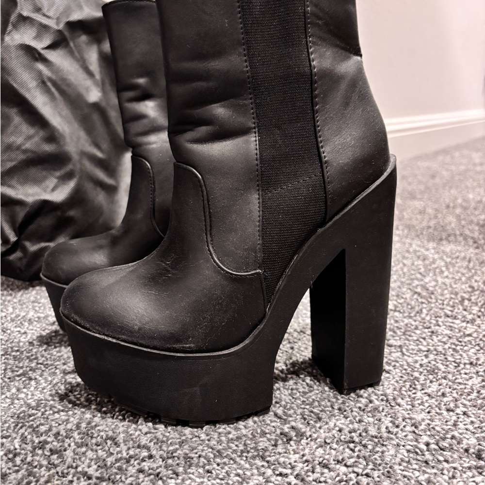JustFab Black Heeled Boots with Chunky Block Heel